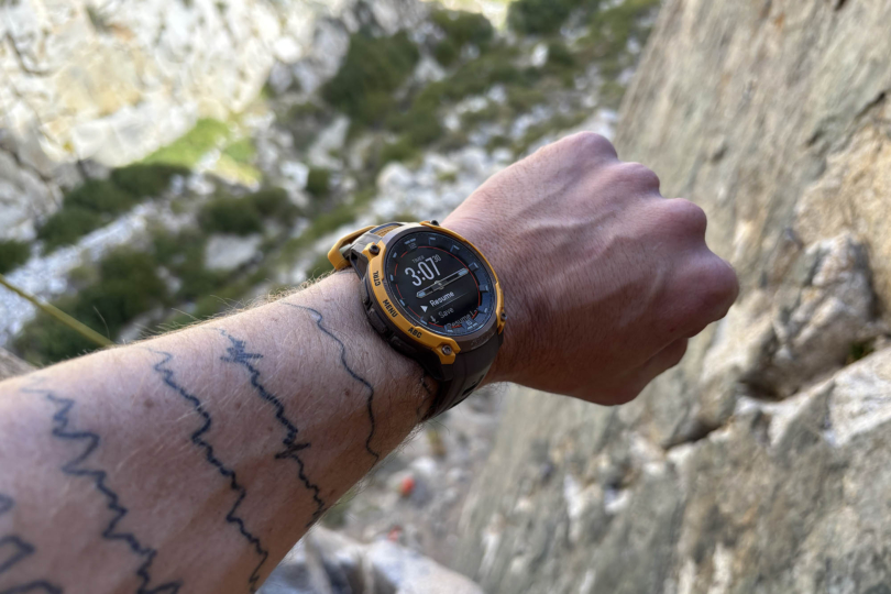 Garmin Instinct Crossover AMOLED Review: Hybrid Mastery