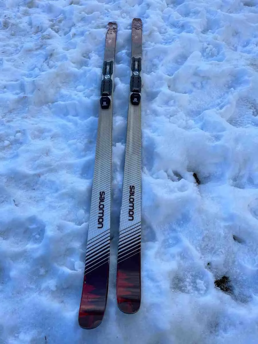 A side view of a skier in mid-glide showing a balanced, forward-leaning athletic stance.