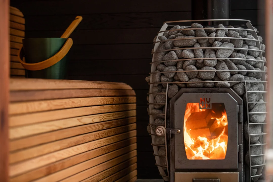 A lineup of different sauna models including cabin and barrel structures.