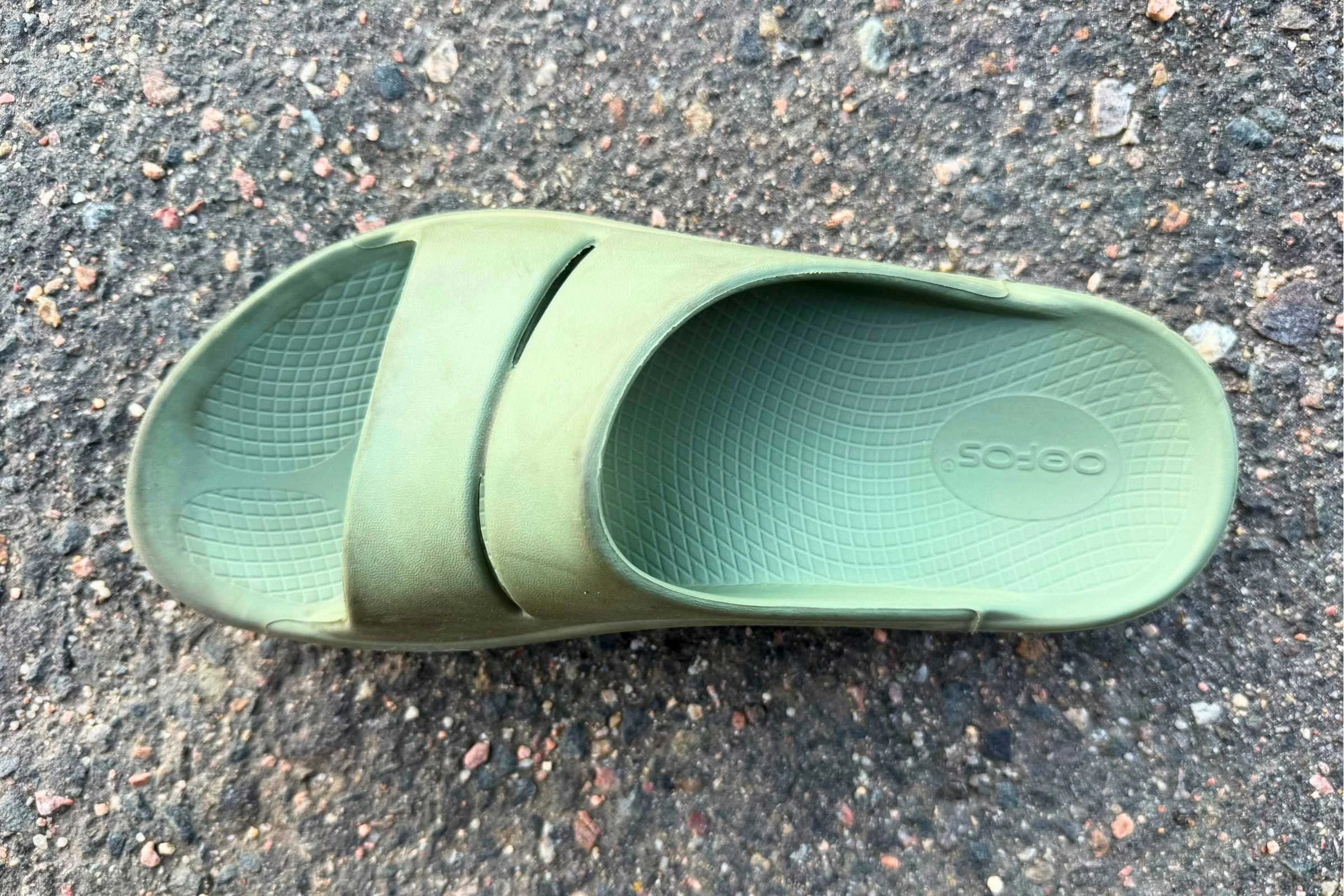 Side profile of an OOFOS slide showing the seamless OOfoam construction.