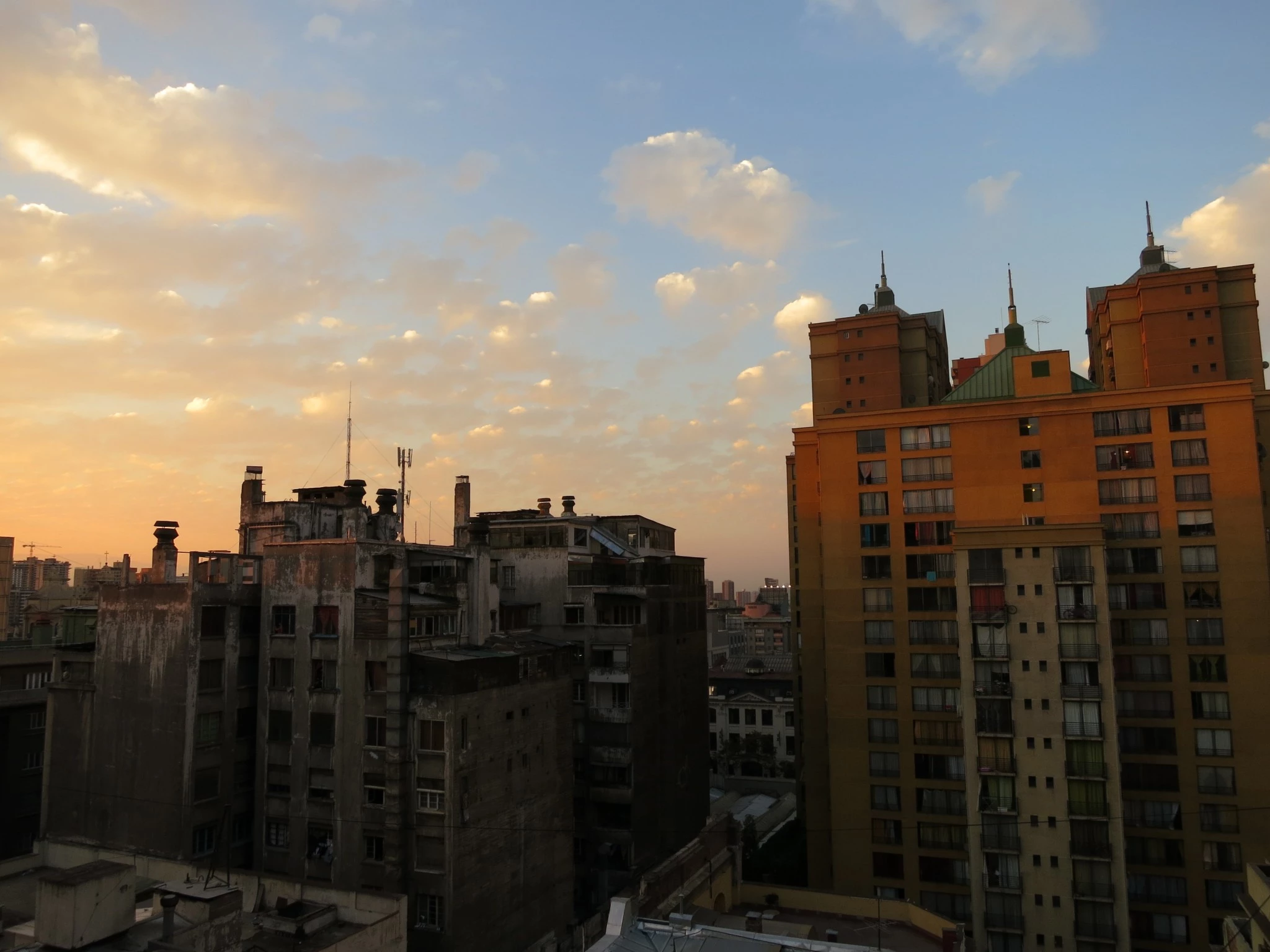 A backpack on a traveler's back in an urban city setting in Chile.