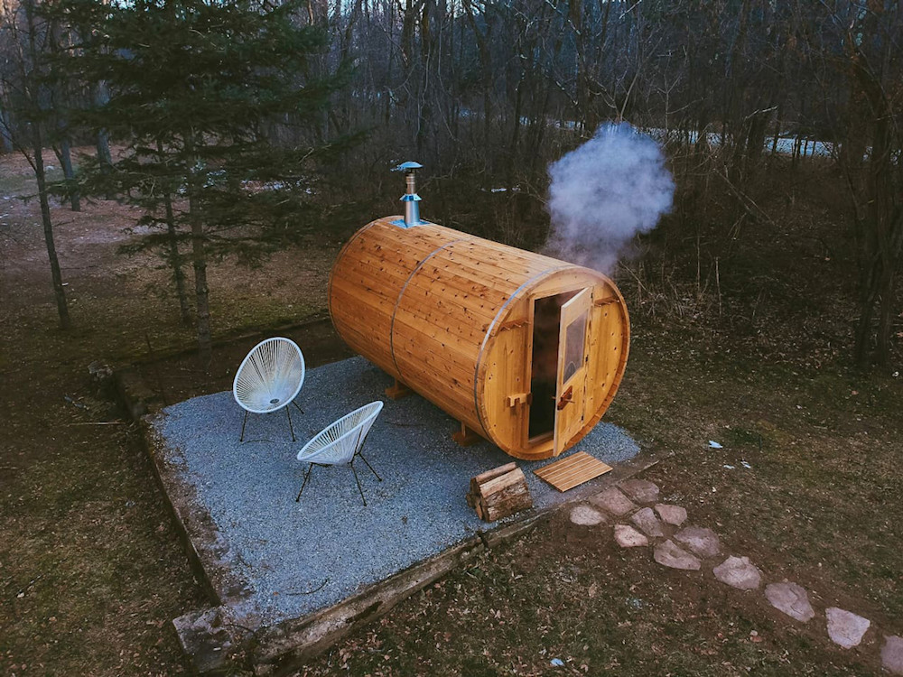 Infographic-style header for a guide about sauna types and selection.